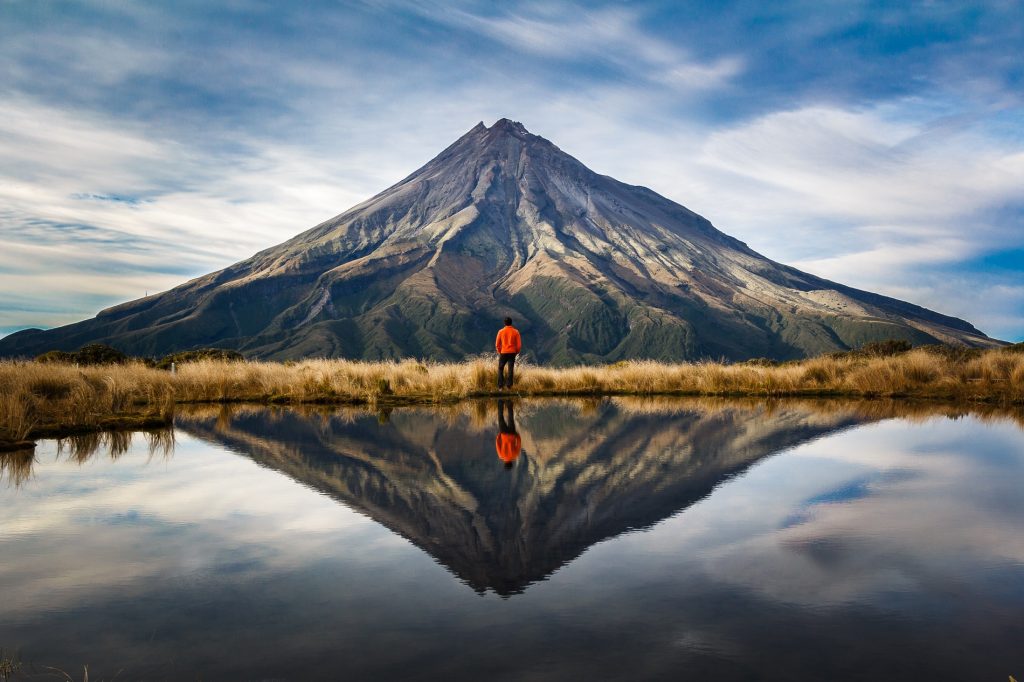 taranaki volcano in the north island of new zealand